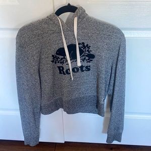 Cropped Roots hoodie
